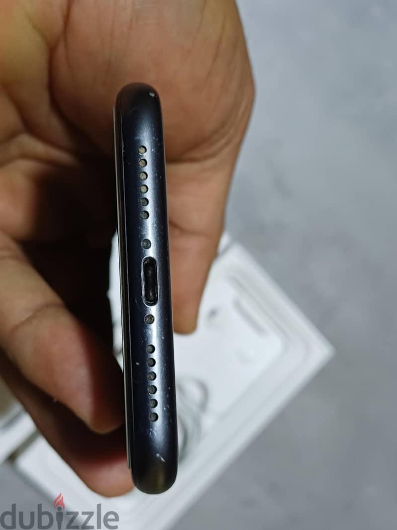 Apple - Iphone 11 battery 83% 4