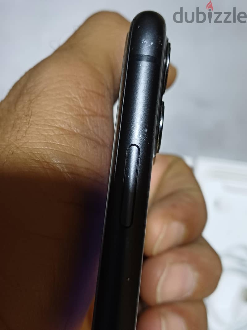 Apple - Iphone 11 battery 83% 5