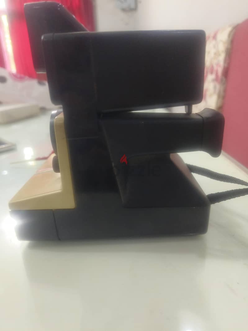Polaroid Land Camera  1000 3