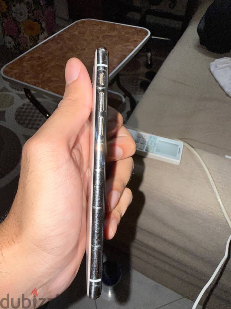 Apple - iPhone X used 3