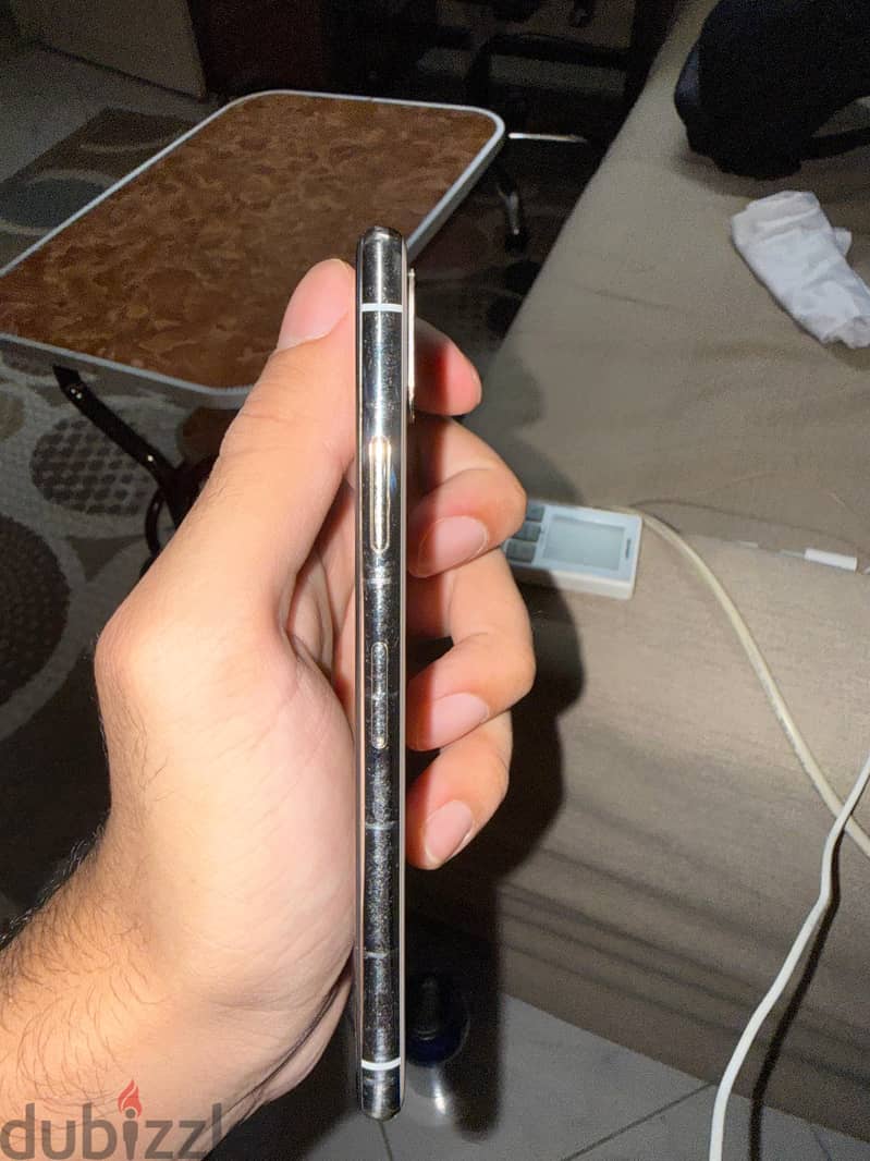 Apple - iPhone X used 5