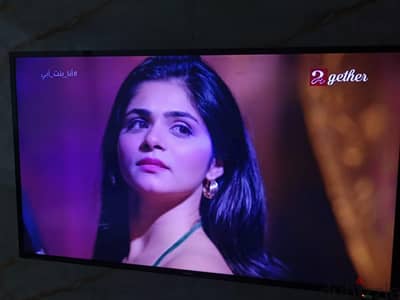 شاشه 43 lg استعمال خفيف جدا بالريموت الاصلي وحامل الحايط