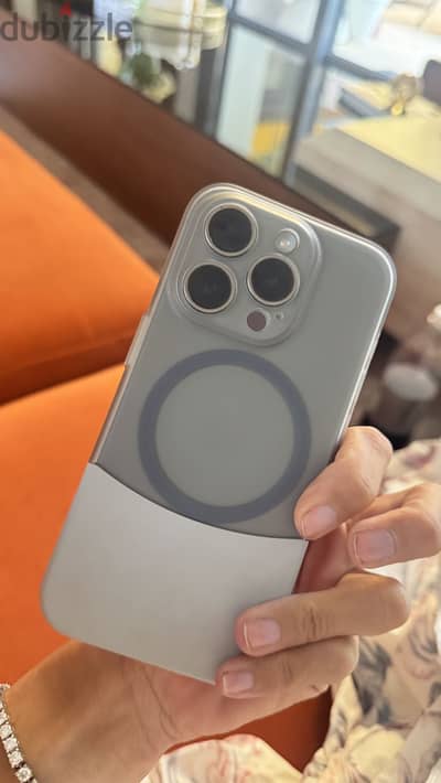للبيع iPhone 15 Pro 1TB – حالة نادرة جدًا 