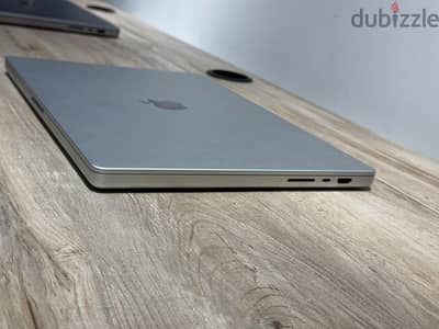 MacBook Pro 16" M4 Pro 1TB/48GB / M4 MAX 1TB/36GB