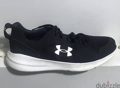 كوتش under armor اورجنال وارد من الخارج استعمال خفيف مقاس ٤٦