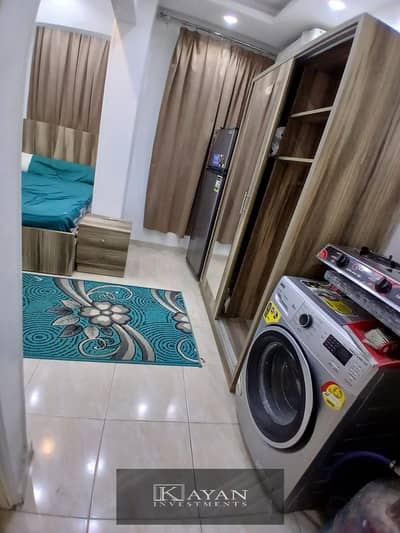 متاح استوديو سنجل عندي في العماره دور رابع اسانسير السعر شامل ميه وخدمات الحارس. كهرباء كارت حي اول مجاوره الرابعه شباب فقط