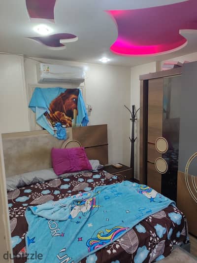 High-end furnished apartment for annual rent for family, groom, or company. 3 bedrooms, reception with two pieces, kitchen, bathroom, first upper floor in Alexandria, Al-Ajami, kilo 21 at Palm Beach with a very distinctive location.