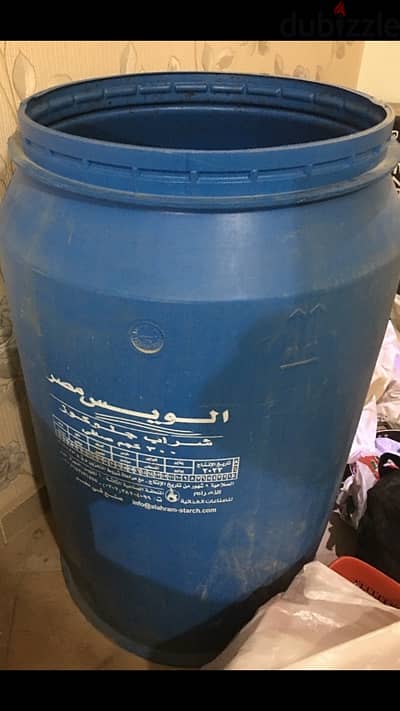 برميل بلاستيك بغطاء