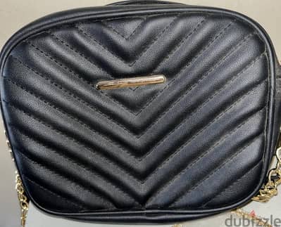 شنطة كروس صغيرة و جديدة