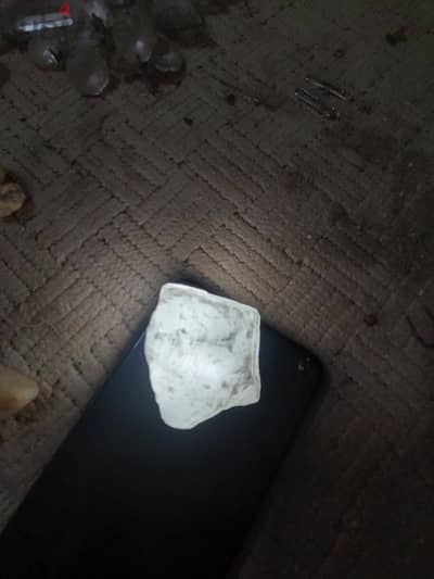 الأحجار الخام من الكوارتز الشفاف (Rock Crystal)