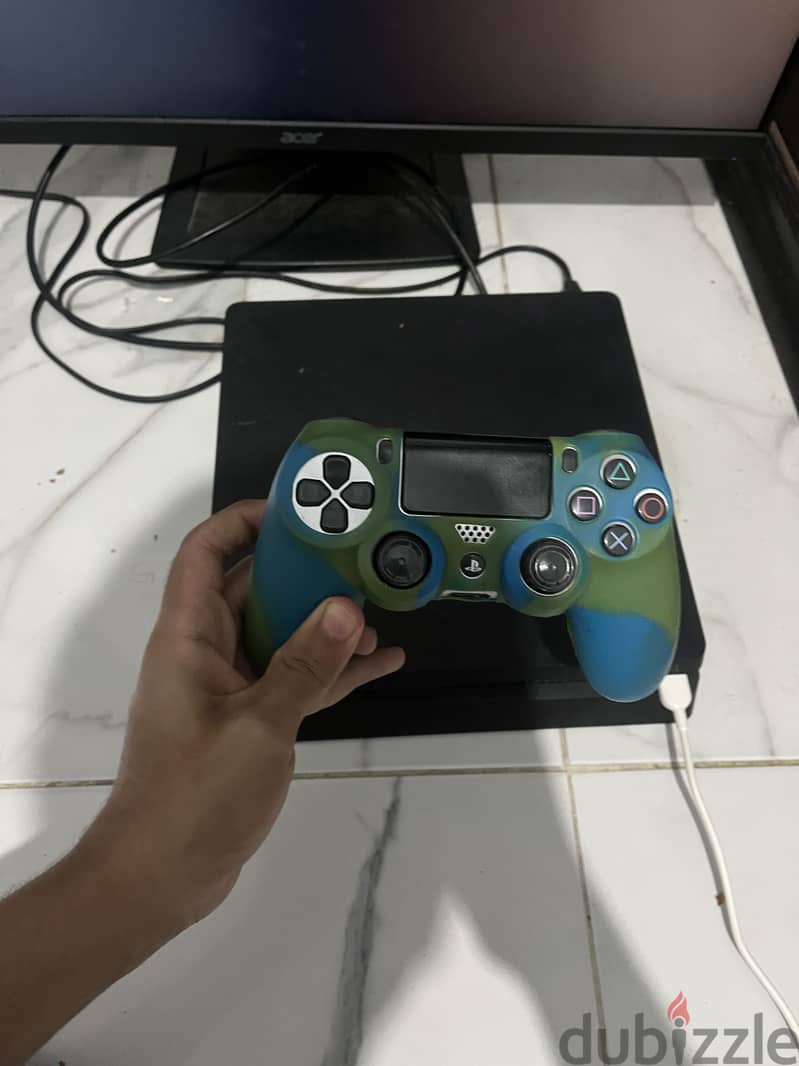 Play station4 slim 2