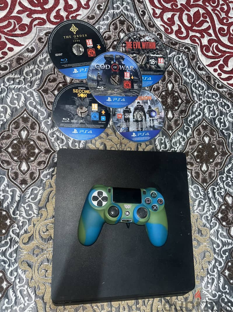 Play station4 slim 1