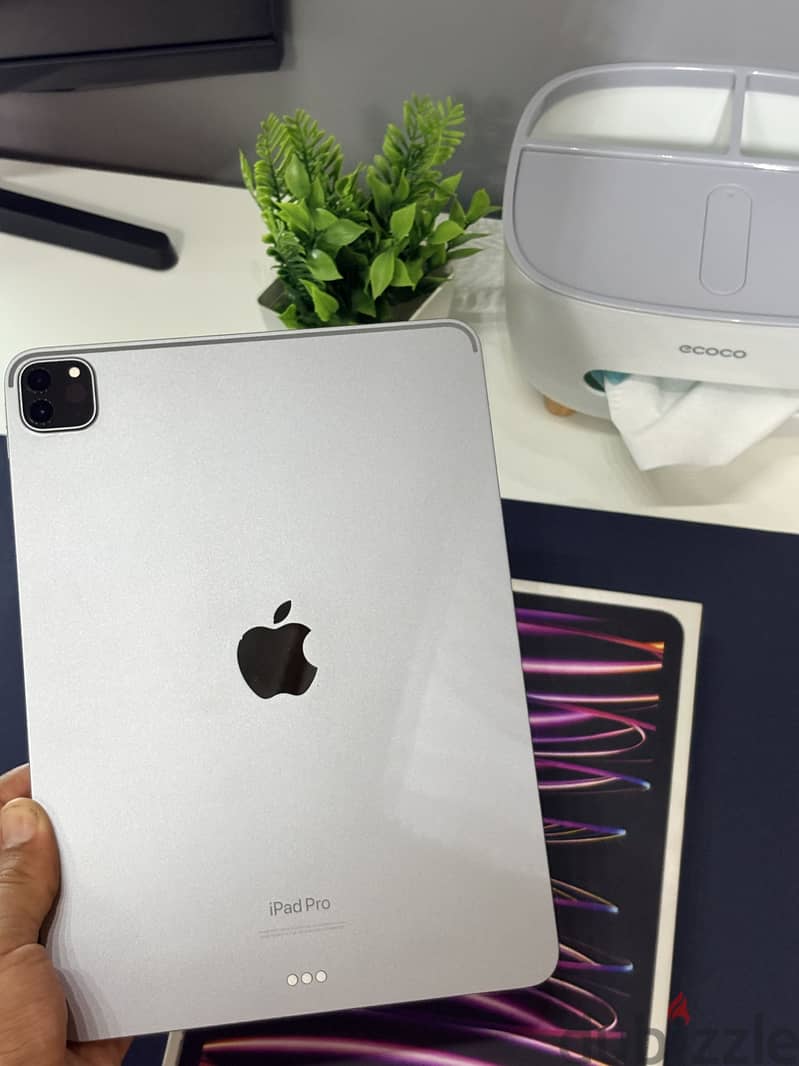 iPad Pro M2 12.9 inch 98% + Magic Keyboard GL 4