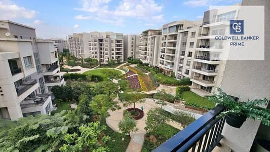 Two-bedroom apartment, finished to a super deluxe standard, with air conditioning, in a prime location within the project, at a bargain price. Resale