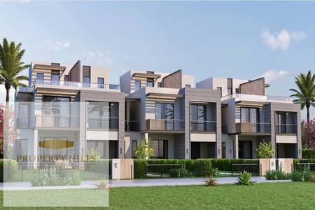 The lowest price for a town villa with a roof view and distinctive landscape in Hyde Park Garden Lakes next to Mall of Arabia, Jayna Square, and Arkan Plaza