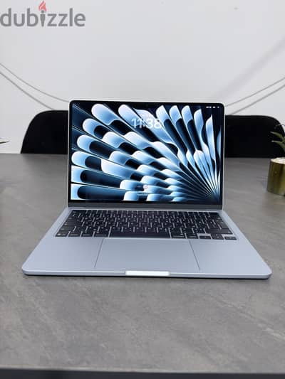 Macbook air m4 بحالة الجديد