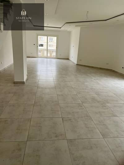 إي فيلا روف كورنر للإيجار في Mountain View Hyde Park | 305م | روف خاص وتوزيع عائلي مميز