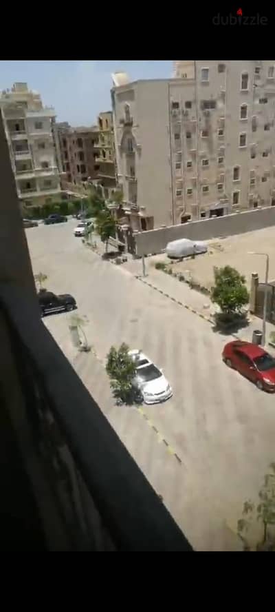 شقه للبيع في كومباوند المستشارين الكمبوند بجوار اهم معالم التجمع وكمان جنب الرحاب يعني مش ميزه واحده