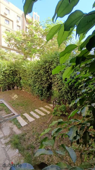 Apartment for rent, ground floor, 158m with a 50m garden, in a very distinctive location.