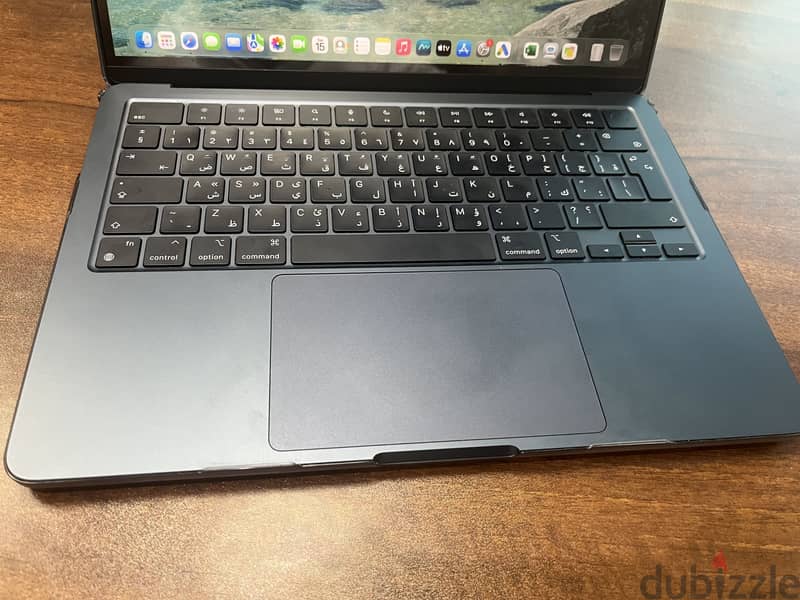 MacBook Air M2 Midnight color 5