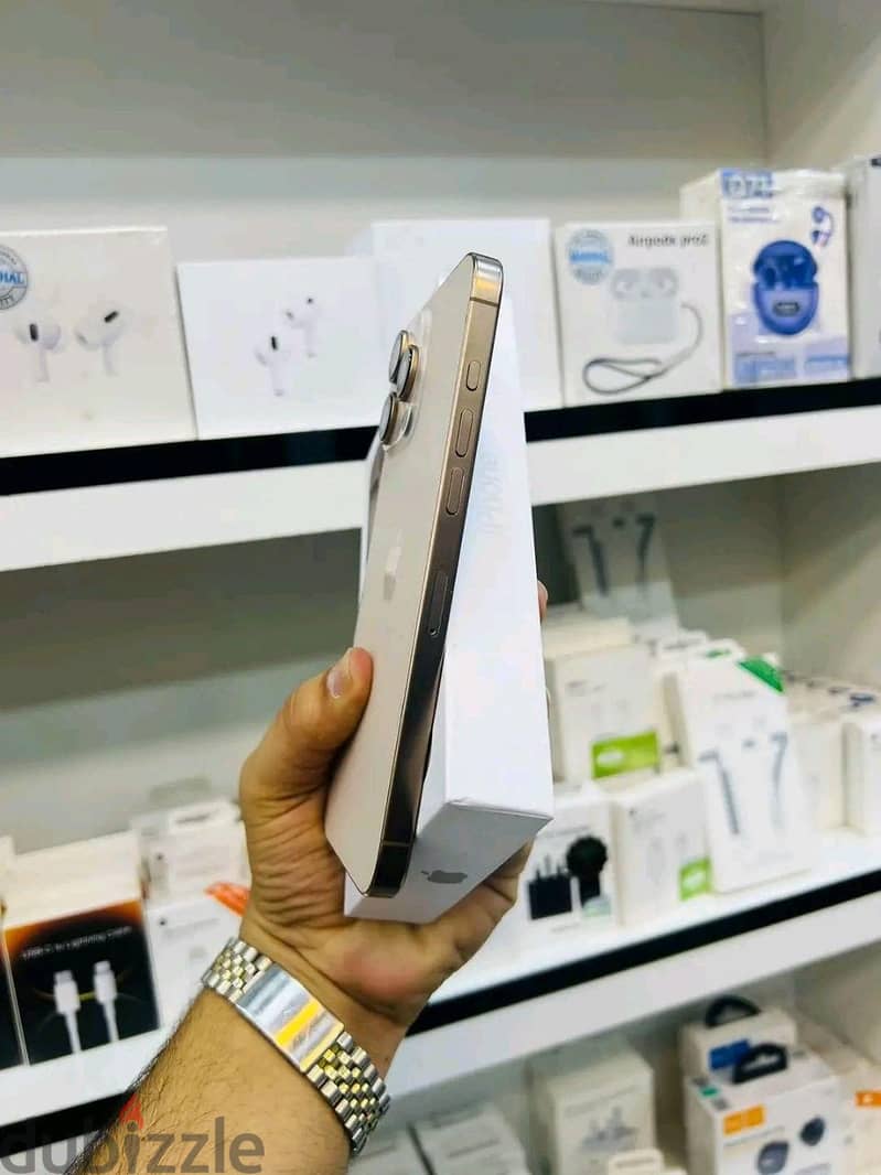 Apple - iPhone 16 Pro Max 2