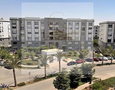 3-bedroom apartment with a garden for sale in Hyde Park Compound, Fifth Settlement—resale directly from the owner at an exceptional price. Ready for i