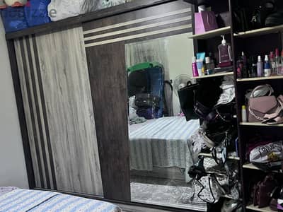 دولاب جرّار مودرن للبيع – بحالة ممتازة جدًا