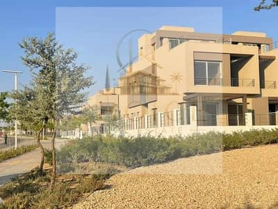 فيلا مستقله 3 غرف استلام فوري جاهزه للسكن بفيو مميز وبسعر لقطه ريسيل من المالك للبيع بكمبوند بالم هيلز بالتجمع الخامس