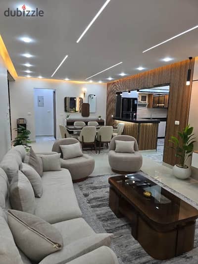 شقة مفروشة اول سكن فندقيه عماره حديثه مبانى 2025 للايجار الشهري مدينه نصر بين عباس ومكرم قريبه من جميع الخدمات و المولات الكافيهات والمطاعم والمستشفيات مكان سياحي  3غرفه  2حمام  ريسبشن واسع  مكيفه بالكامل  واي فاي فائق السرعه  انتركم خاص بالشقه  عماره شيك