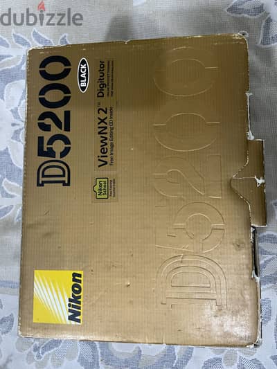 كاميرا نيكون D5200 Nikon  كسر الزيرو  بالكرتونة و الكماليات بالفاتورة