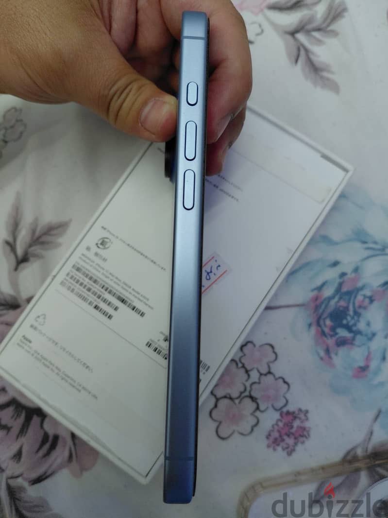 Apple - iPhone 17 4