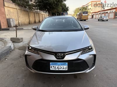تويوتا كورولا فضي 2022 فئة Active