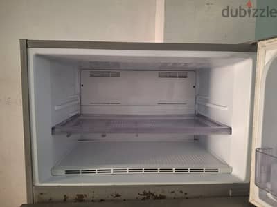 ثلاجه كريازي للبيع كسر زيرو