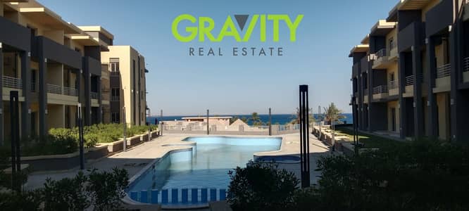 With a 30% discount, own a 3-room chalet on the ground floor with a garden, fully finished super lux with furniture, surrounded by a fence, next to Cancún Hotel and the Beasera Village, and just minutes from Porto Sokhna.