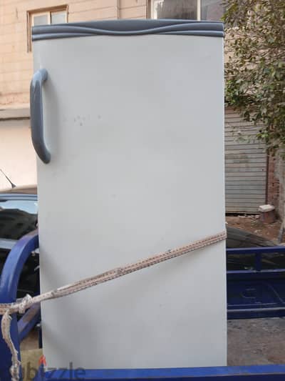 بحدايق الاهرام تلاجه ايديال ١٠ قدم دي فروست حاله ممتازه ٦٠٠٠ج