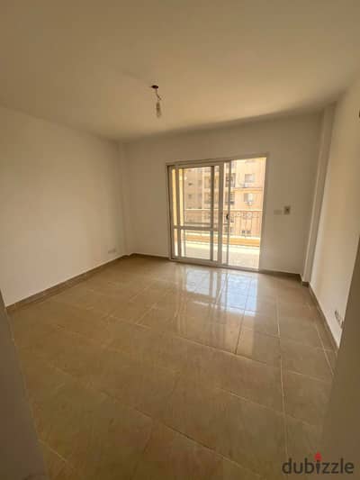 Apartment for rent under new law in my city, area 175 meters, three rooms and three bathrooms in B2, 24 thousand monthly rent required, next to the banks complex, second floor, clear view.