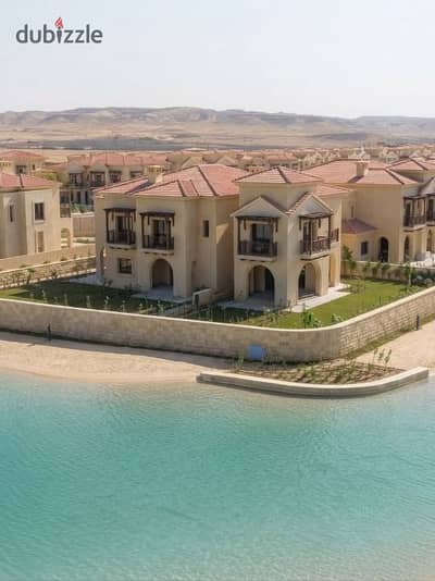 افخم فيلا تاون هاوس 5 غرف corner فيو علي lake بخصم 50 % او تقسيط علي طريق السويس للبيع بالقرب من الرحاب و the spine ومانتن فيو وكريك تاون و ذا مارك