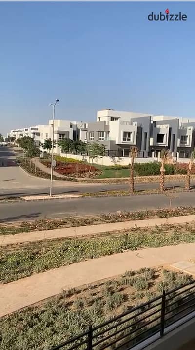 شقة تشطيب سوبر لوكس للبيع كمبوند هايد بارك التجمع الخامس  مرحلة بارك كورنر  دور اول  المساحه 192 م  3 غرف منهم غرفة ماستر بدريسينج  3 حمام  رسيبشن  مط