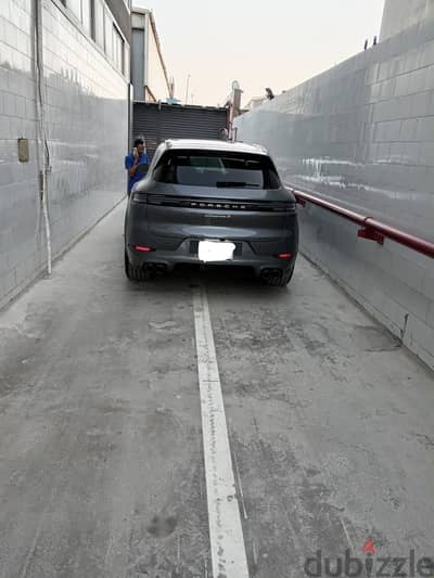 Porsche Cayenne S (SUV)