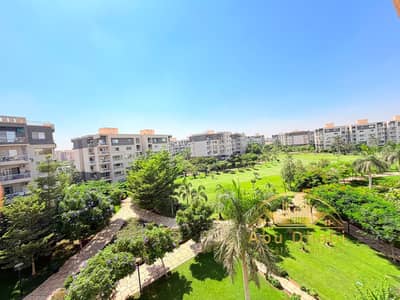 شقة 140 م للبيع بمدينتى B10 امام الخدمات والمركز الطبى مباشرة دقايق الى الاول سيزون بارك فيو وايد جاردن