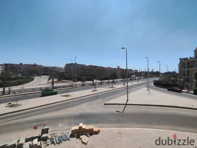 For sale in a luxurious building in the Eighth District of Sheikh Zayed, in a prestigious neighborhood with an elevator and a unique open view.