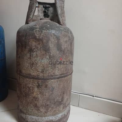 أنبوبه بوتاجاز مستعمله للبيع بحالة جيده استعمال منزلي خفيف