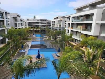 Apartment for sale at a bargain price in Al Patio Oro compound, ultra-super-lux finished, with kitchen and air conditioning, ready for viewing.