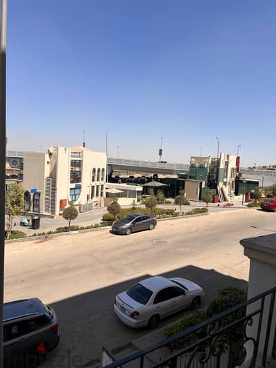 شقة مفروشة للإيجاربالعائلات التسعين الشمالي أمام كوبري النائب العامAUC