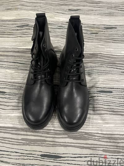 New safety boots size 42