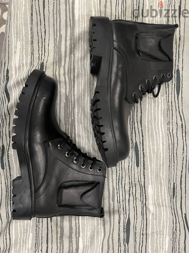 New safety boots size 42 1