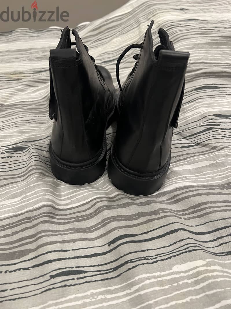 New safety boots size 42 3