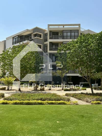 Ground floor apartment with garden, ultra-super-lux finished and ready to move in, for sale at a bargain price in Taj City Compound