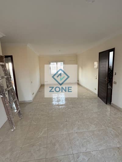 For rent (standard lease): 3 bedrooms and a bathroom, 140 sqm, in b6