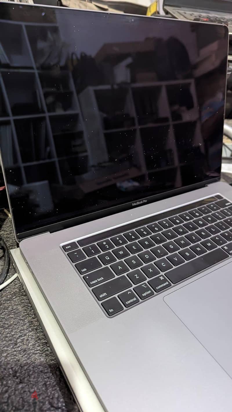 MacBook Pro 16" (2019) 1